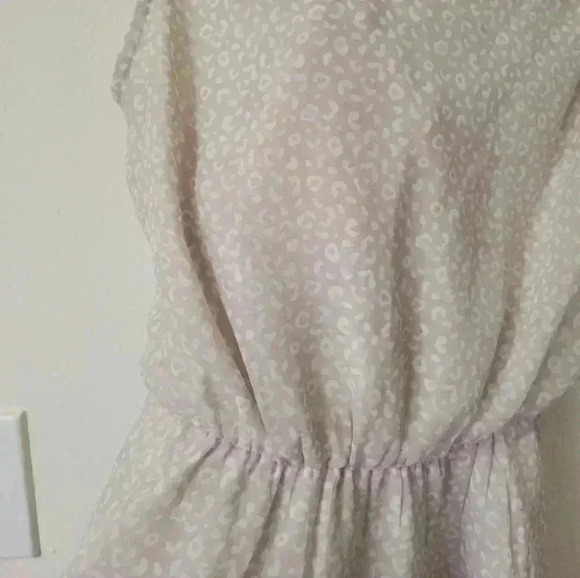 TJMAXX size xs vneck cream blouse - Picture 5 of 5